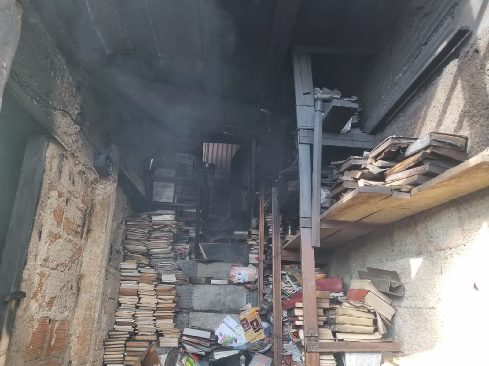 Homem consegue resgatar pais idosos de residência atingida por incêndio na região Nordeste de Belo Horizonte