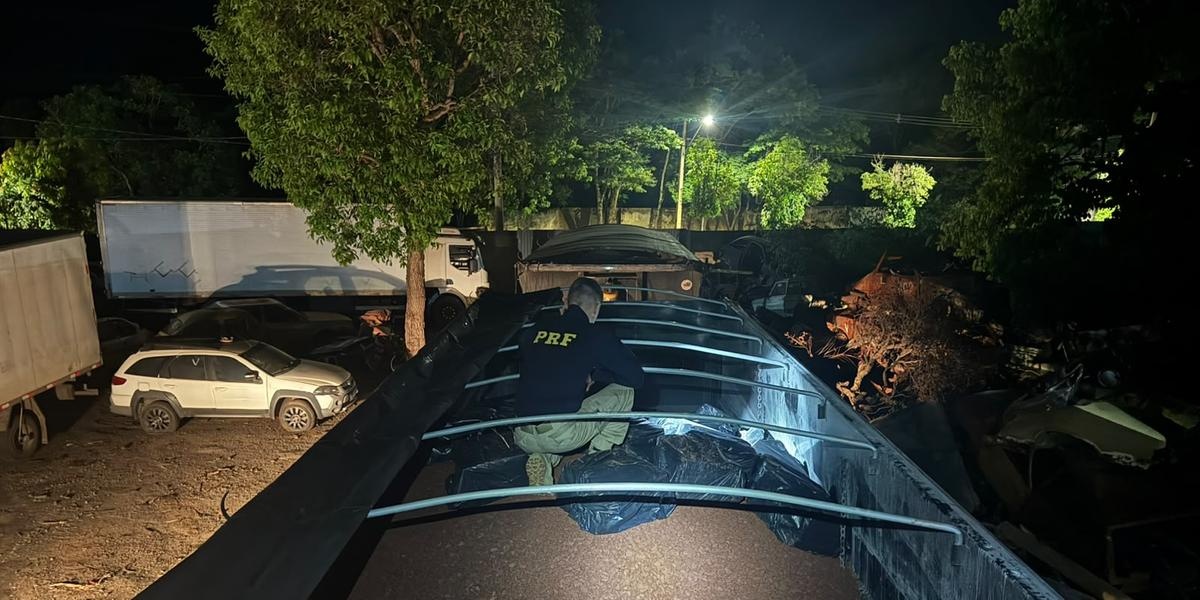 Homem é preso na BR-262 com mais de uma tonelada de maconha escondida em carga de minério