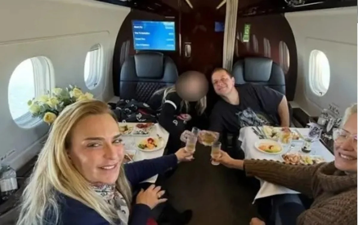 Foto de jatinho avaliado em mais de US$ 20 milhões com Fábio Lula e Roberta Luchsinger é divulgada em investigação da Polícia Federal