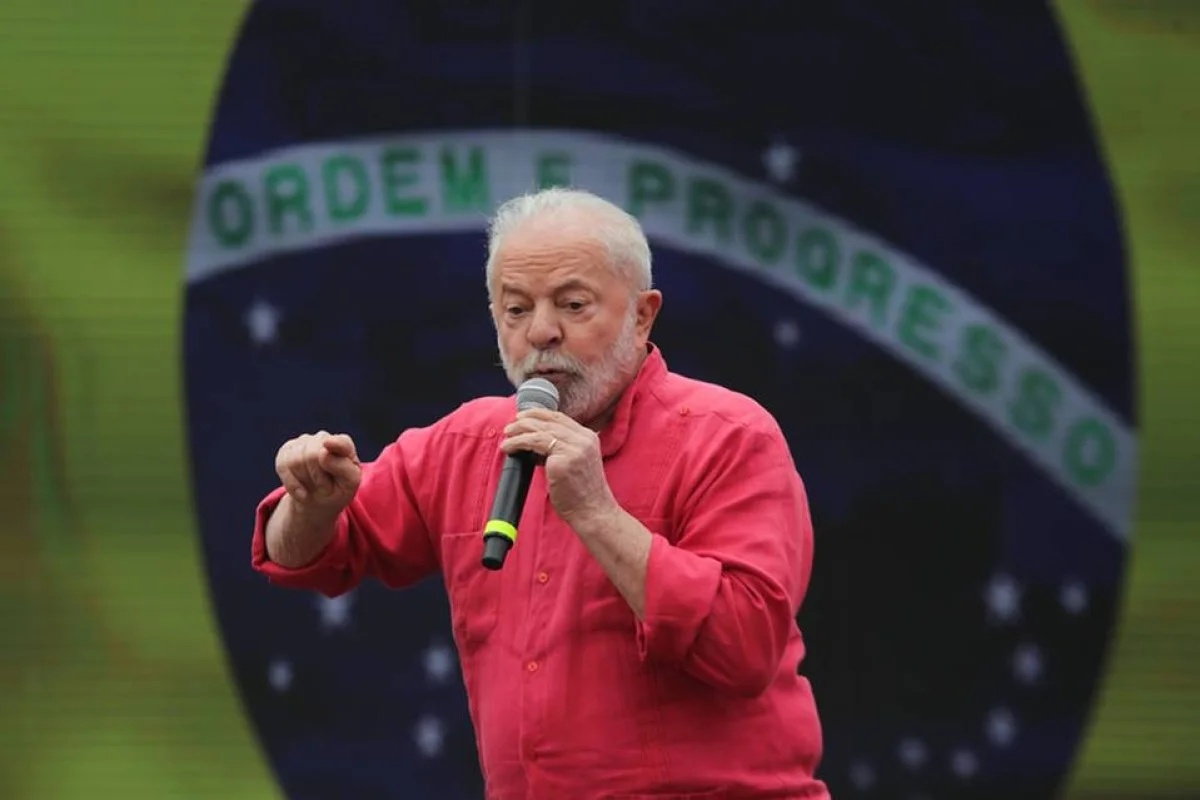 Lula aceita condições de Flávio Bolsonaro para ampliar transparência de sigilos, afirma campanha