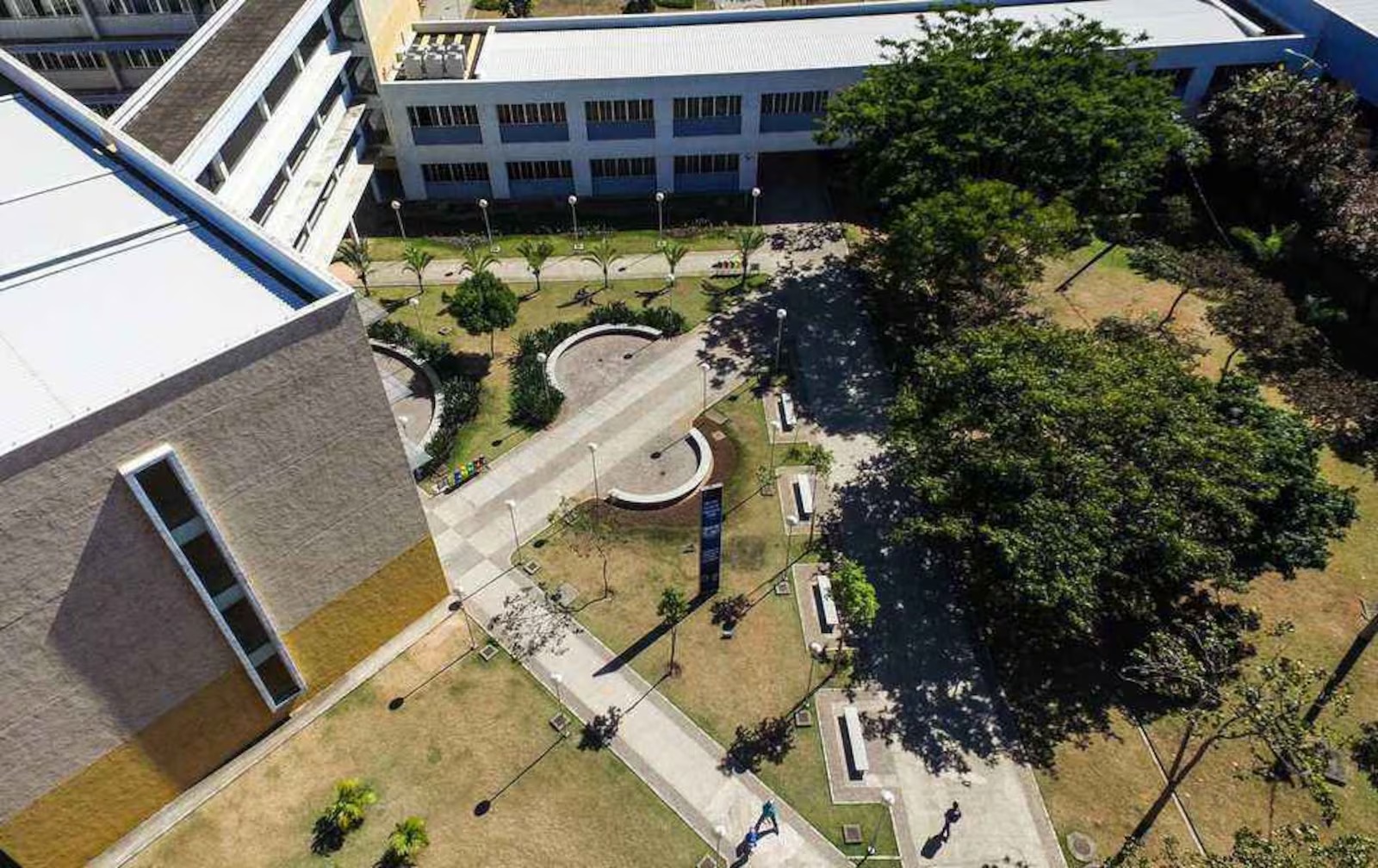 Homens suspeitos de tentativa de roubo de carro são presos após perseguição e buscas em área de mata na UFMG, em Belo Horizonte