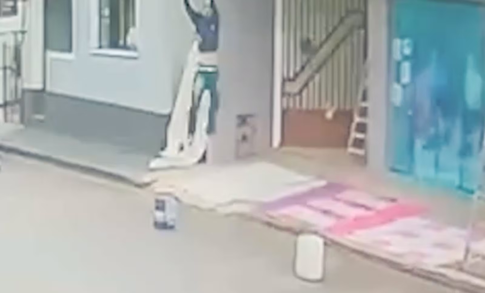 Pintor de 22 anos sofre descarga elétrica e cai de altura de seis metros em Nova Resende, Minas Gerais