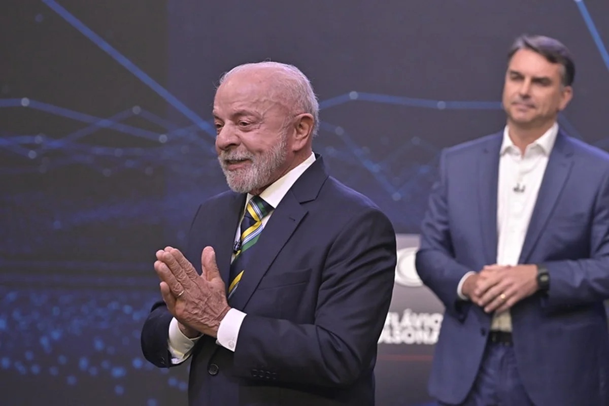 Globo divulga regras para debate presidencial entre Lula e Flávio Bolsonaro com medidas de restrição de movimentação